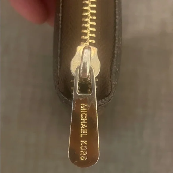 Michael Kors Signature Dark Brown Zip-Around Wallet - Picture 4 of 16